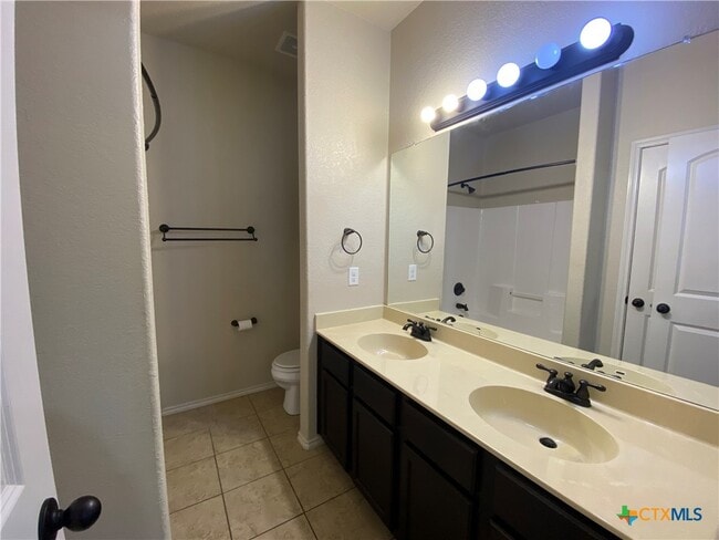 Building Photo - 688 Creekside Cir