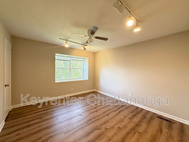 Building Photo - 918 S Crest Rd