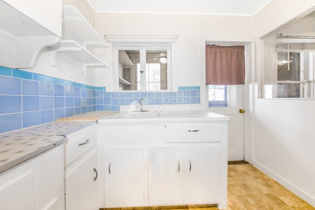 Building Photo - 49 Elgin Park