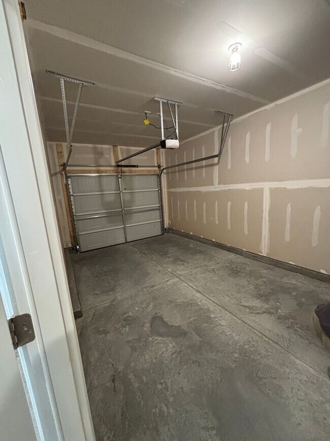 Building Photo - Brand new Townhome in Chestnut Springs