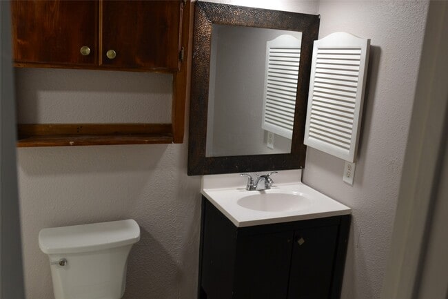 Building Photo - 22527 Market Square Ln