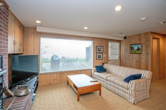 Building Photo - Stunning Home with Breathtaking Views in T...