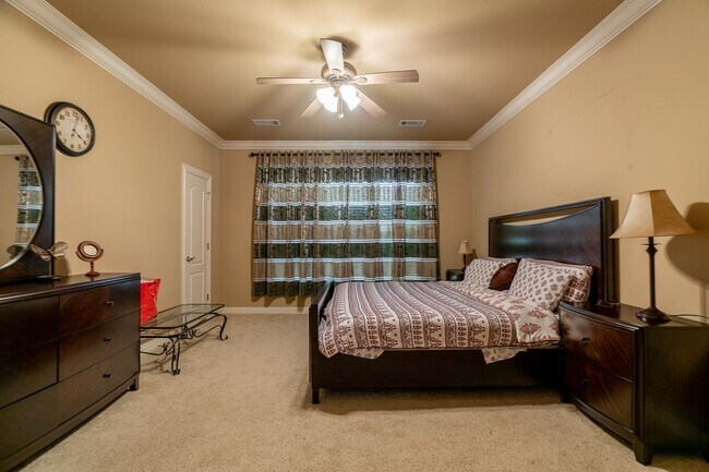 Building Photo - Furnished beautiful 4bd/2.5bth home located in the Clabber Creek Subdivision!! Open to various le...