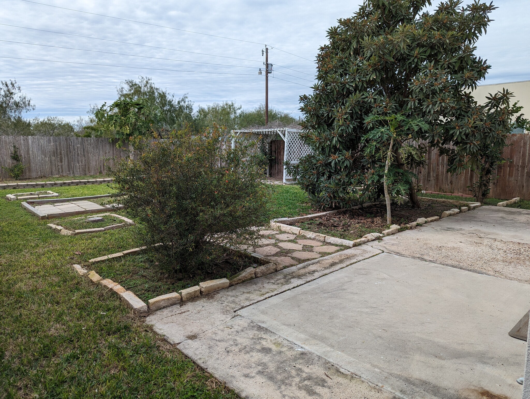 Building Photo - 5211 Shalom Dr