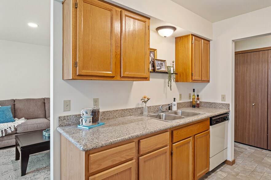 Building Photo - Brookmeadow Apartments