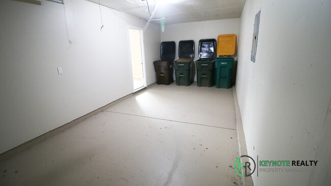 Building Photo - 125 Teakwood Ln