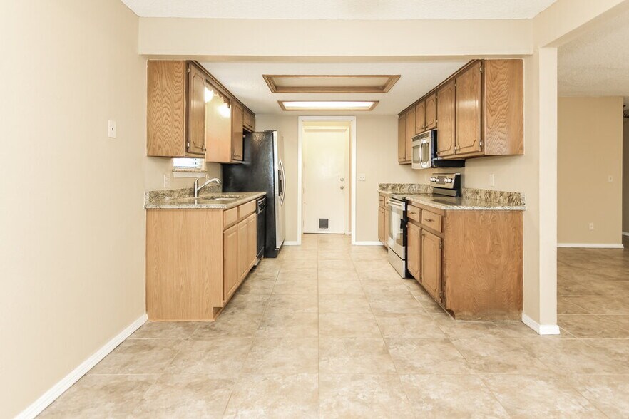 Building Photo - 1074 Dover Mansion