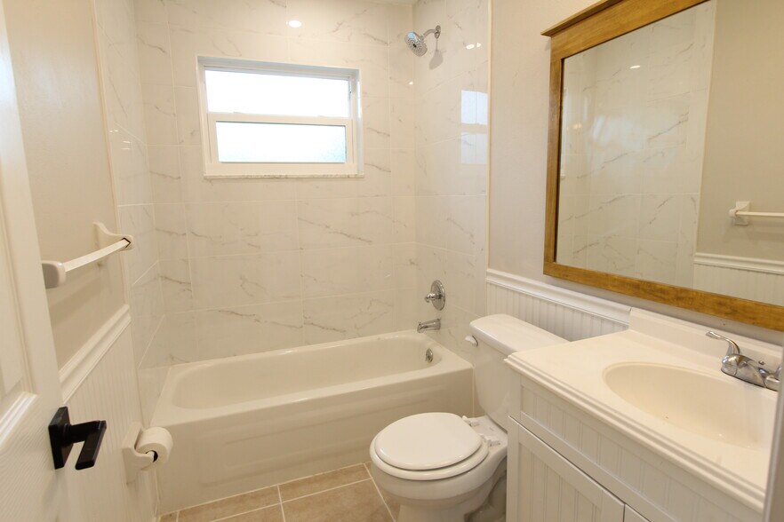 Building Photo - 6987 Duncansby Ave N