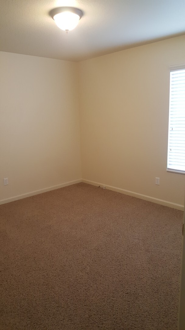 Building Photo - 925 S Meadow Ct