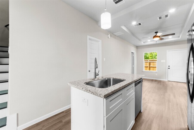 Building Photo - 8161 Tate St