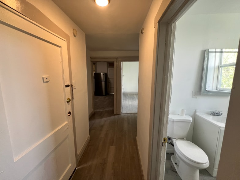 Building Photo - 1840 S Avers Ave