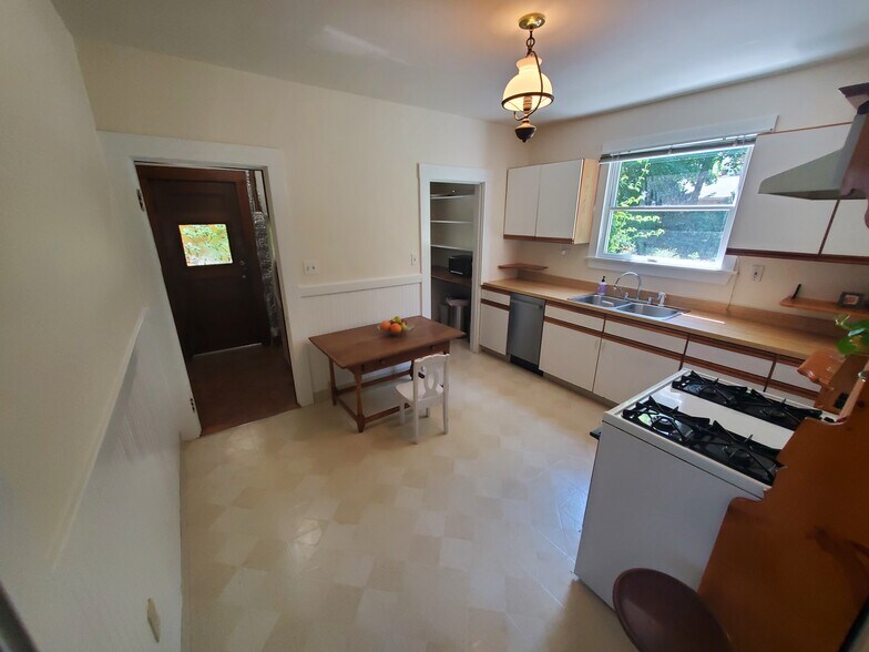 Building Photo - 64 Highland Ave