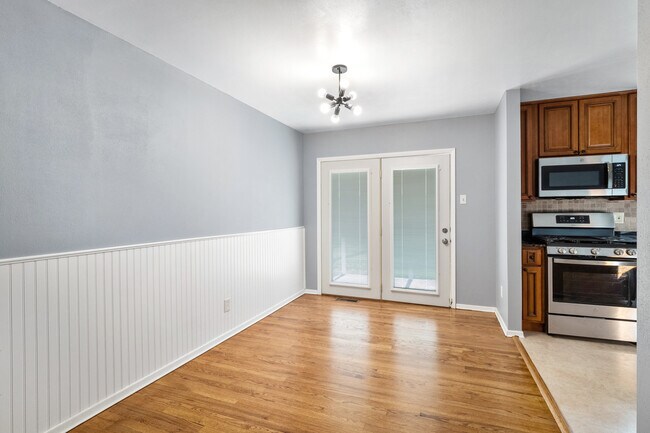 Building Photo - 12010 Glenpark Dr