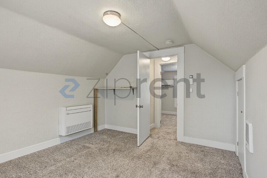 Building Photo - Unit