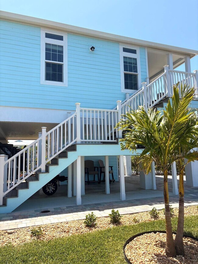 Building Photo - 453 NE Indian River Dr