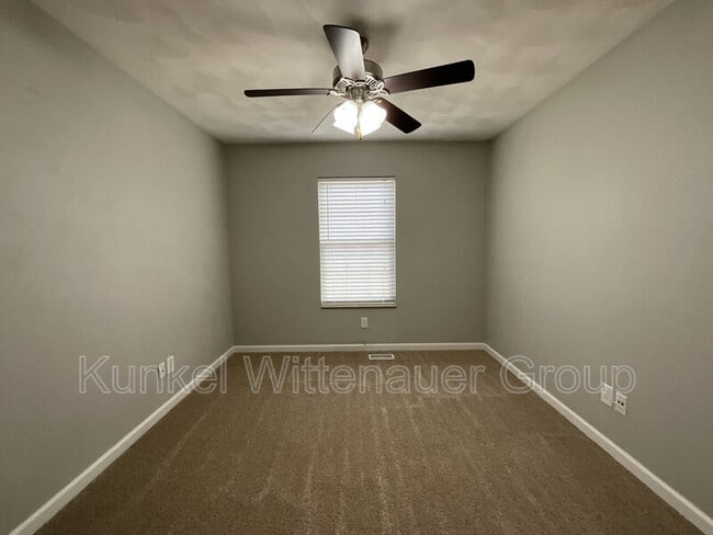 Building Photo - 47 Oak Pointe Cir