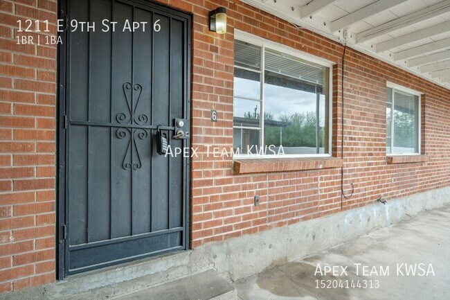 Building Photo - 1211 E 9th St