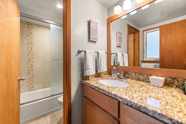 Building Photo - Alpine Meadows Winter Escape Ski Lease