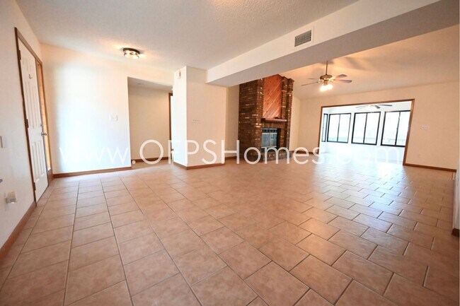 Building Photo - Ranch Style Home in Niceville