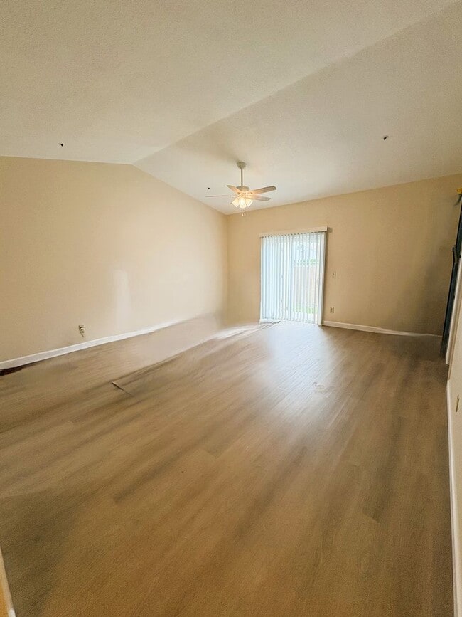 Building Photo - 519 Carambola Ave