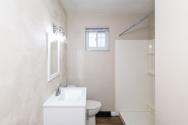 Building Photo - Adorable 2-bedroom 2-bathroom home