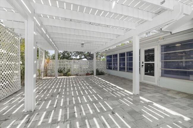 Building Photo - 10001 S Yacht Club Dr