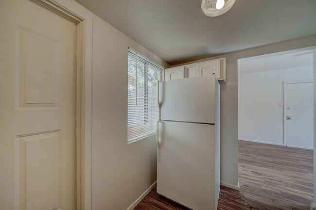 Building Photo - 9316 E Balsam Ave