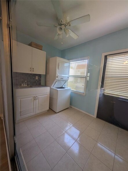 Building Photo - 13850 Oakwood Ln