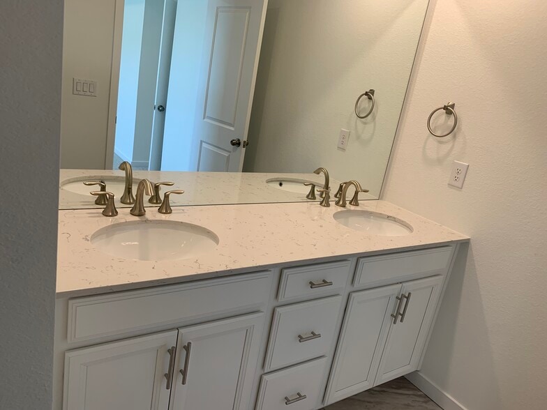 Building Photo - 8993 Redfield Ln