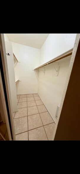 Building Photo - 1411 E Orangewood Ave