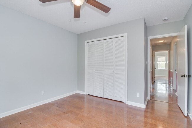 Building Photo - Great Location 4 Bedroom