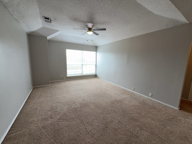Building Photo - 2805 Crater Lake Ln