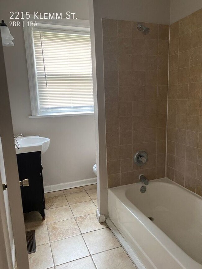 Building Photo - 2215 Klemm St