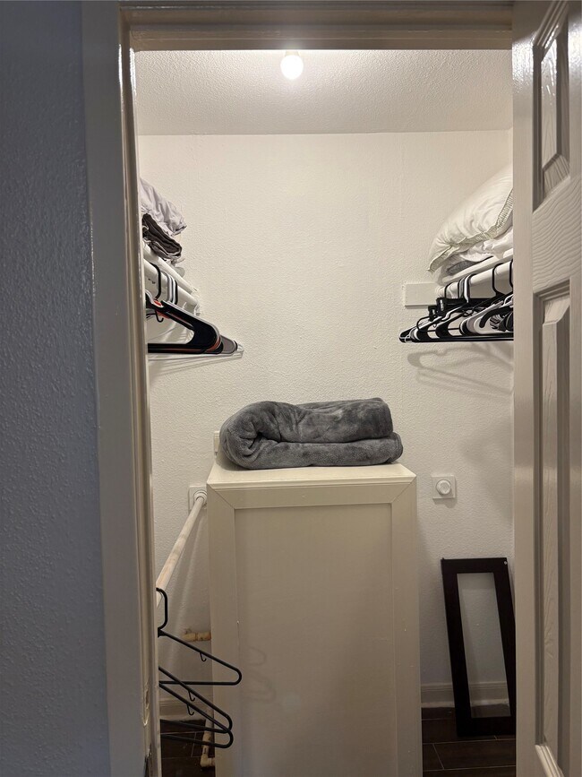 Building Photo - 732 Memorial Mews St