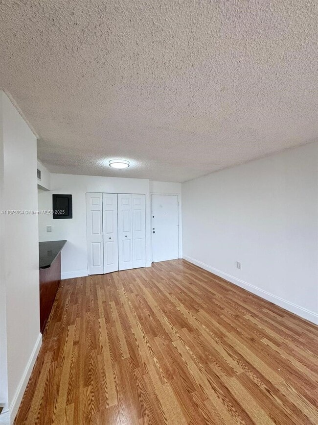 Building Photo - 870 NW 87th Ave