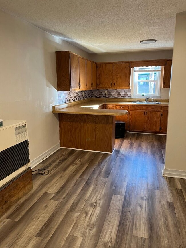 Building Photo - 2 Bedroom Apartment Located in Beautiful Warrensville