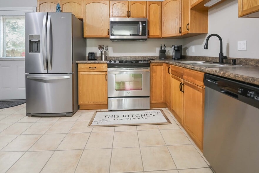 Building Photo - 105 Rhum Pl