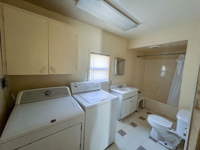 Building Photo - 1020 S Kimball- 3 bedroom house for rent