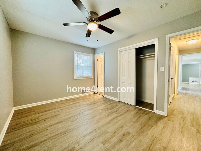 Building Photo - Ranch Style Home in KCMO w/ LVP Floors, SS Appliances and a Fenced Yard!