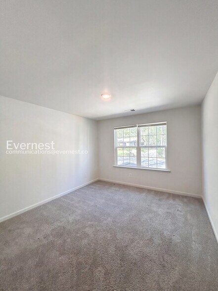 Building Photo - 133 Stilwell Oaks Cir