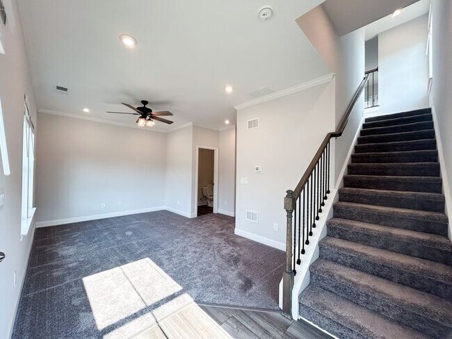 Building Photo - 625 Tiller Wy