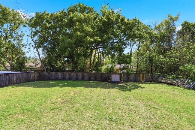 Building Photo - 125 W 5th St