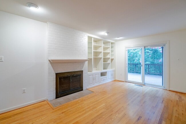 Building Photo - Fabulous 4 Bed 2.5 Bath Colonial With Pati...