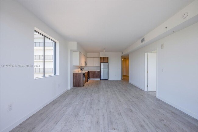 Building Photo - 1080 NE 215th St