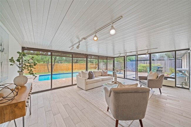 Building Photo - 9022 Quebec Dr