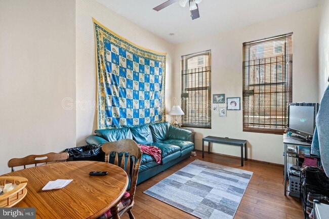 Building Photo - 1834 W Diamond St