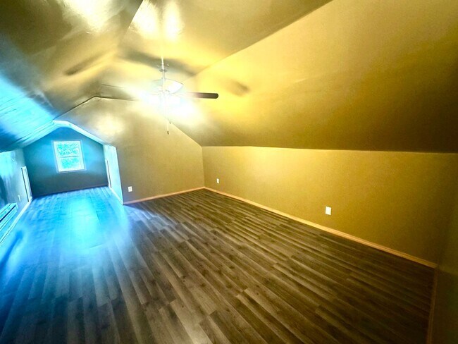 Building Photo - Charming 3 Bedroom Single Family Home Available Now!!