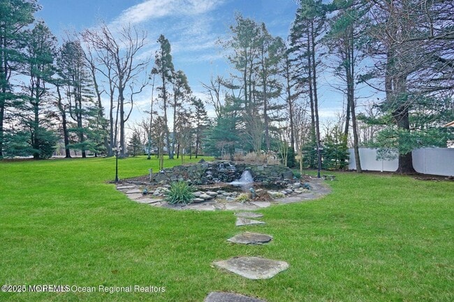 Building Photo - 758 Roseld Ave