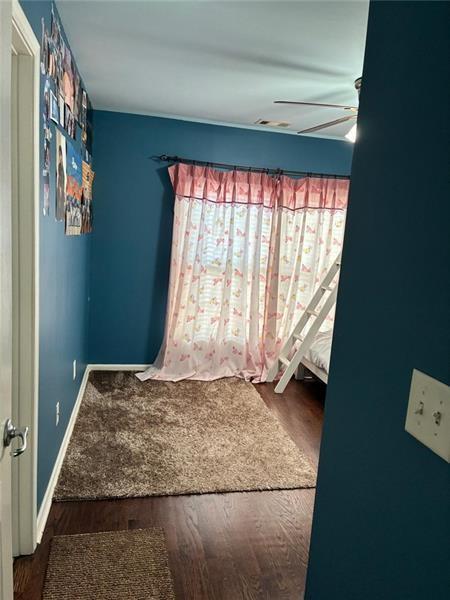 Building Photo - 1880 Manor View