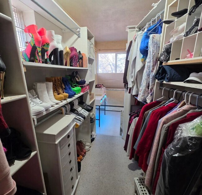 Building Photo - Charming Country Living Home with Modern Amenities!